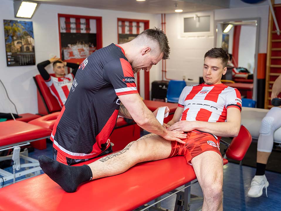 Jak naklejać plastry dla sportowców